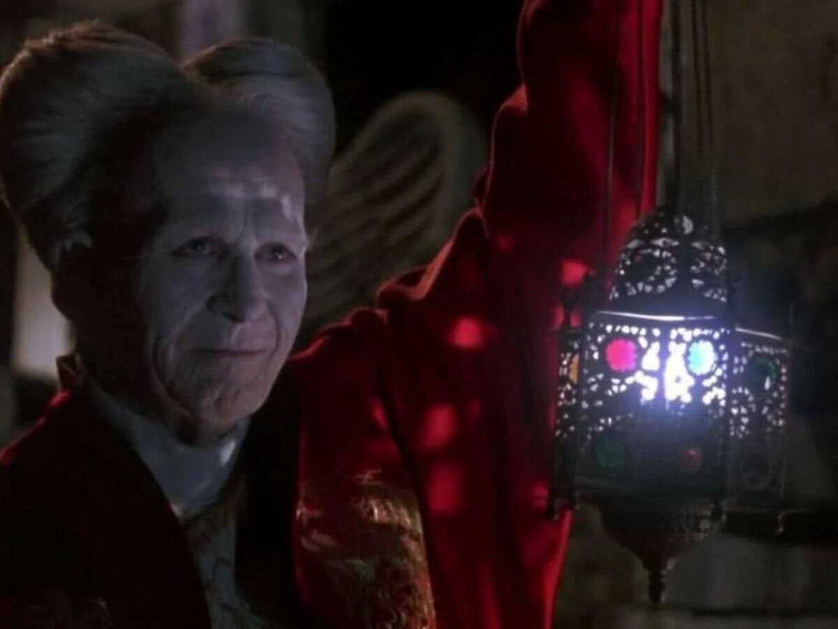 Gary Oldman dormiu várias noites em caixão para filme de Drácula