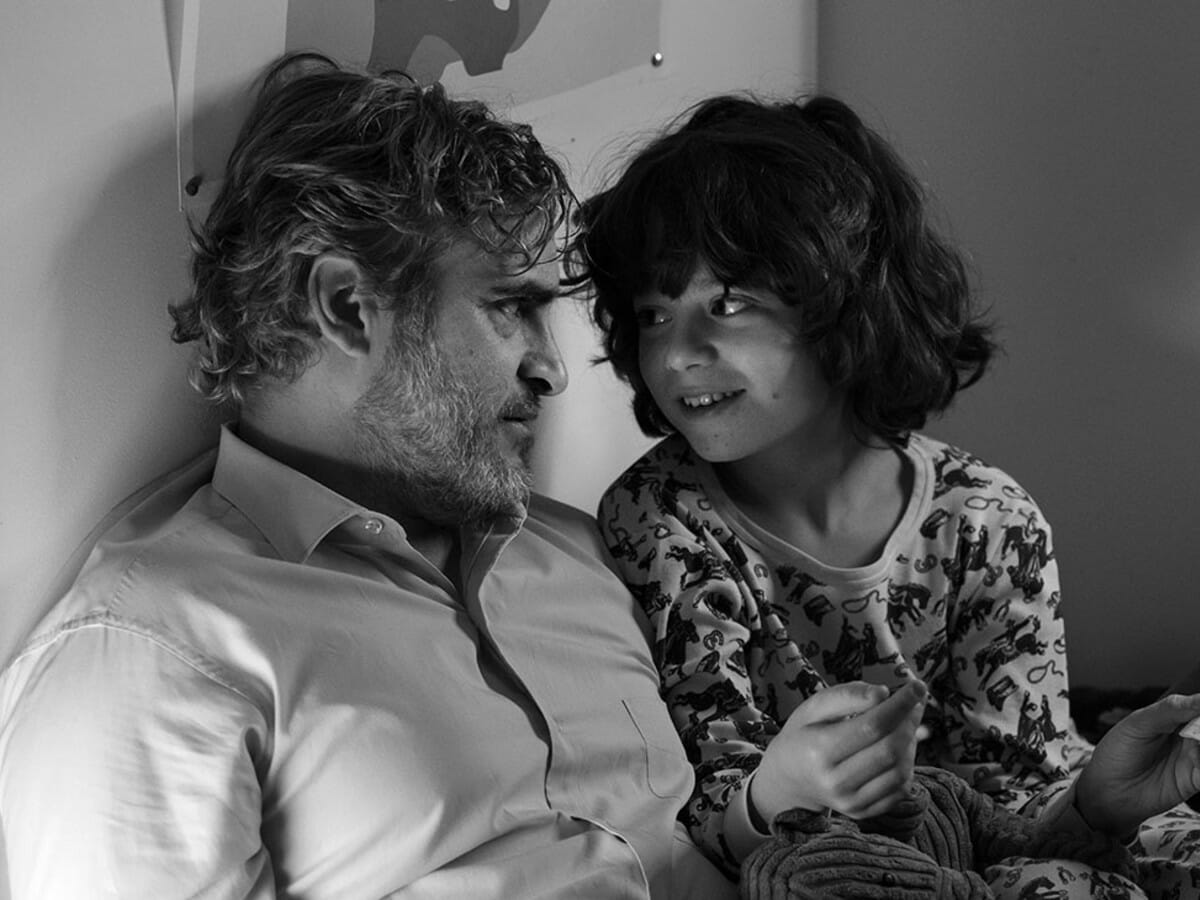 Joaquin Phoenix é pai de família em trailer de 1º filme após Coringa