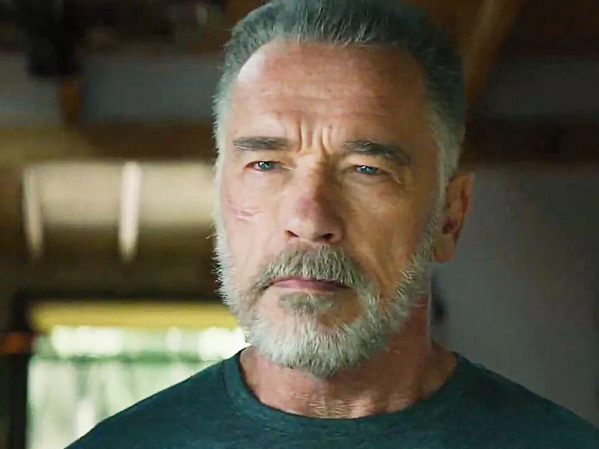 Arnold Schwarzenegger sofre acidente de carro