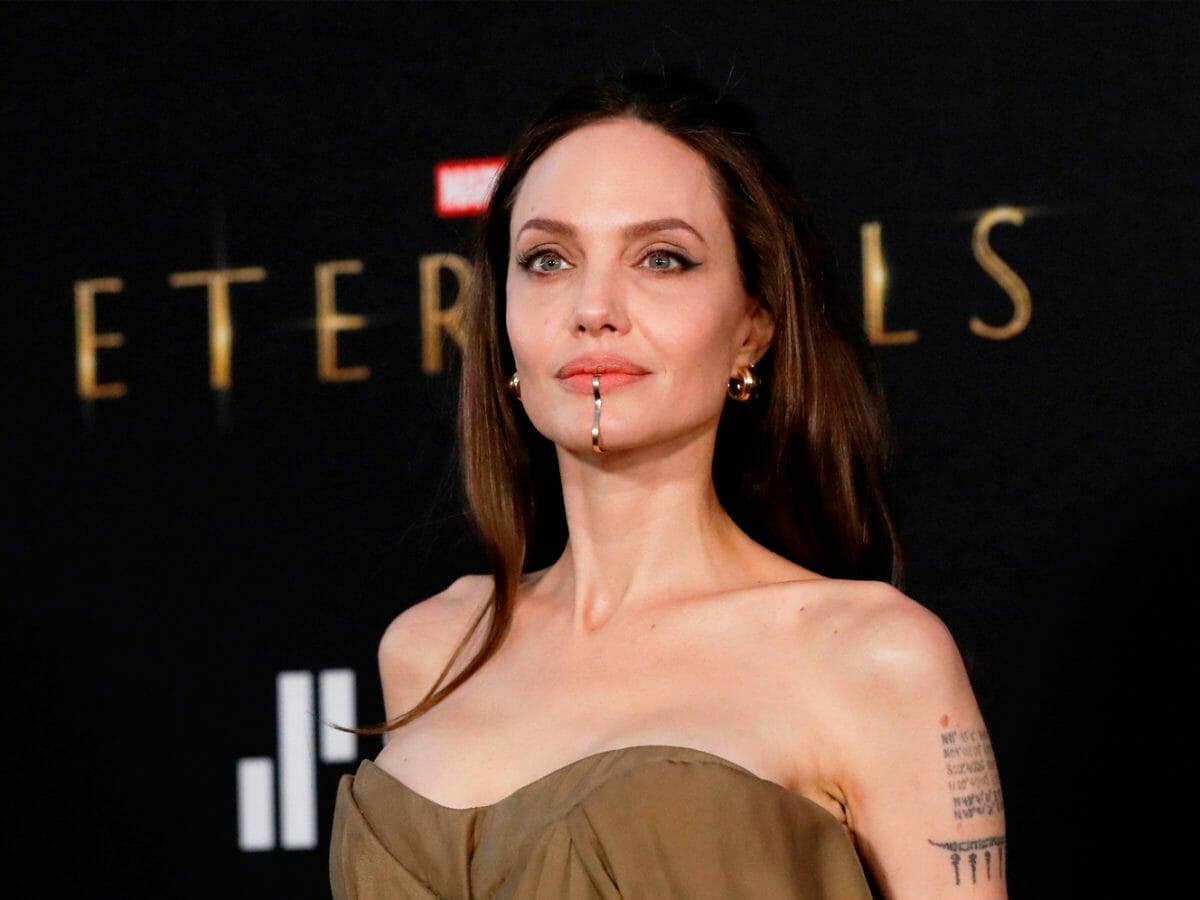 Após 18 anos de divórcio, Angelina Jolie ainda envia presentes para filho do ex