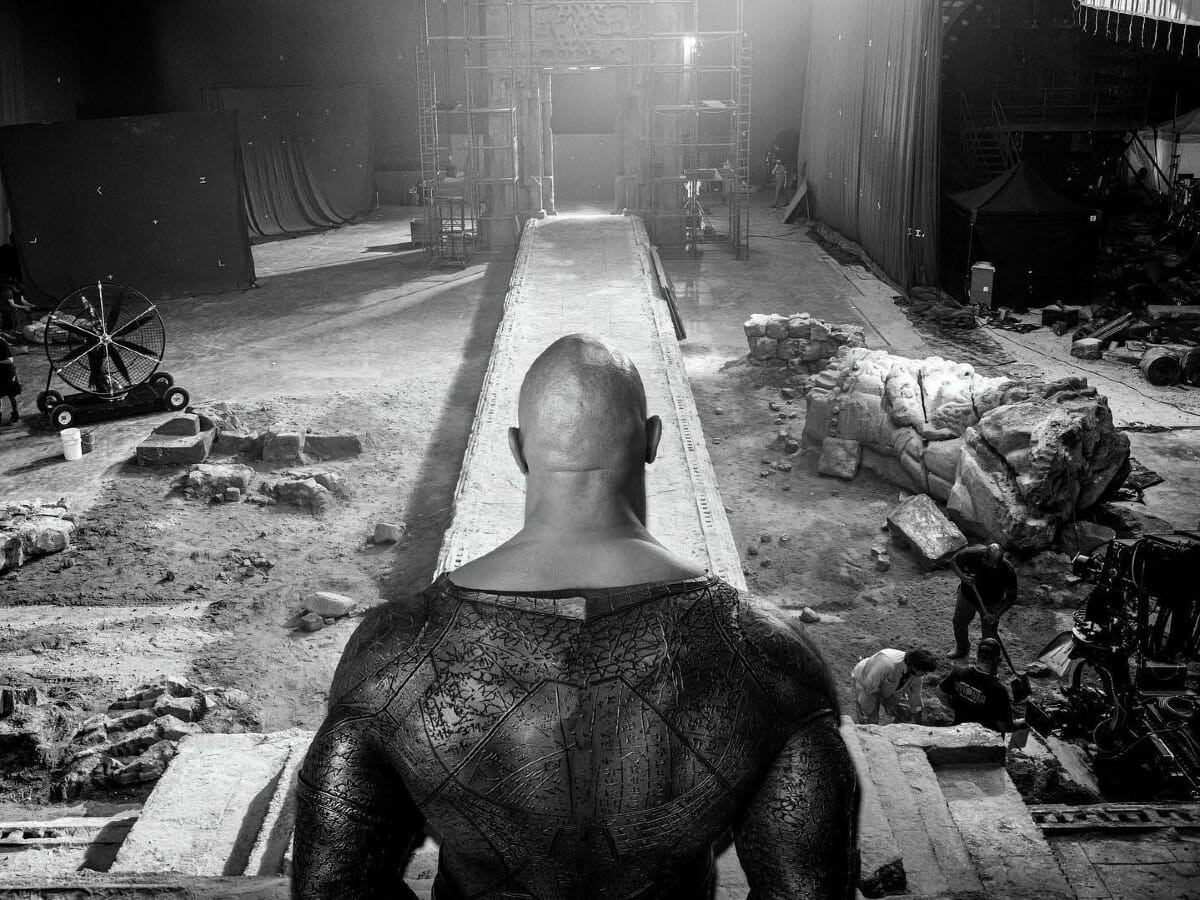 Imagens mostram The Rock com traje de herói da DC