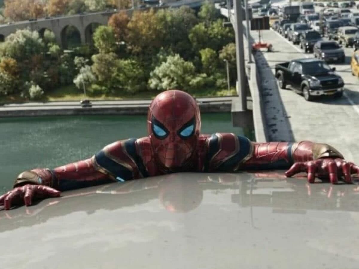 Peter Parker ganha novo traje no fim do filme