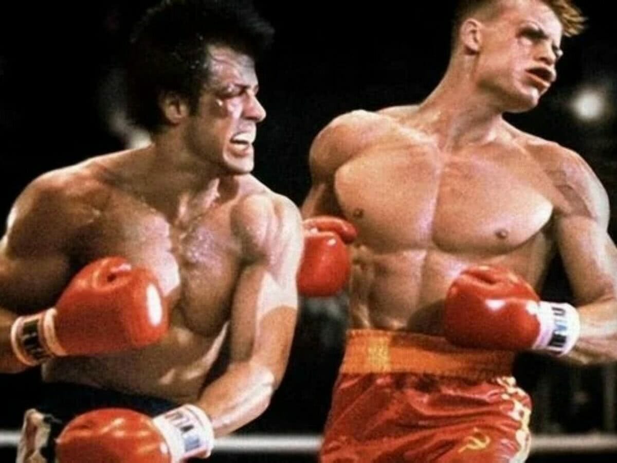 Cena de Rocky com Sylvester Stallone (Rocky) e Ivan Drago (Dolph Lundgren)