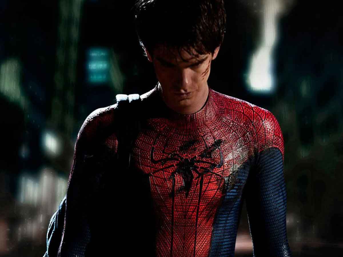 Andrew Garfield como Homem Aranha/Peter Parker em O Espetacular Homem Aranha