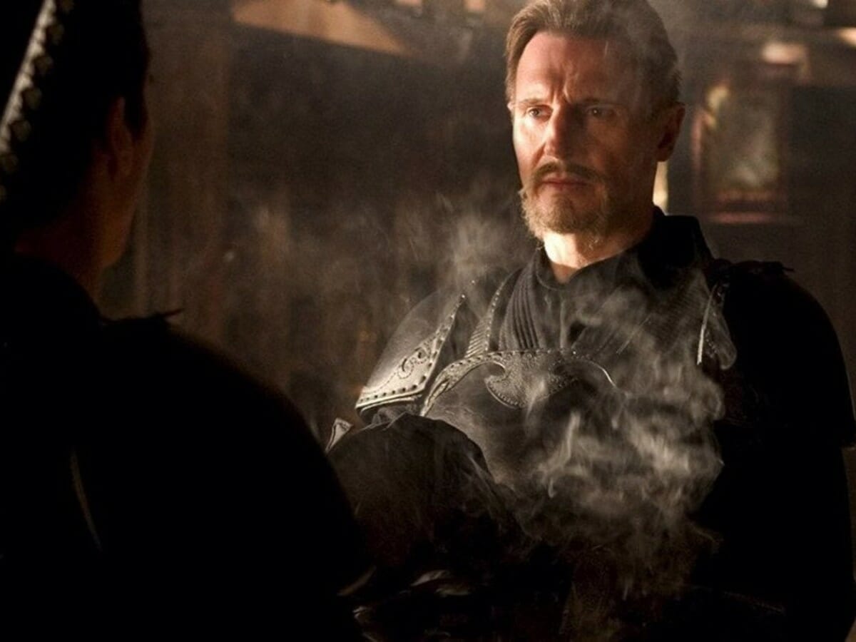 Personagem de Liam Neeson também existe nos quadrinhos do Batman