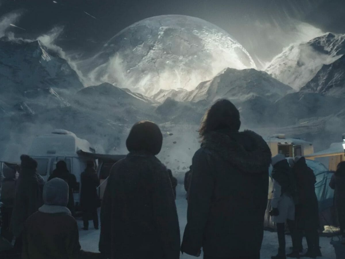 Moonfall – Ameaça Lunar é o desastre dos filmes sobre desastre