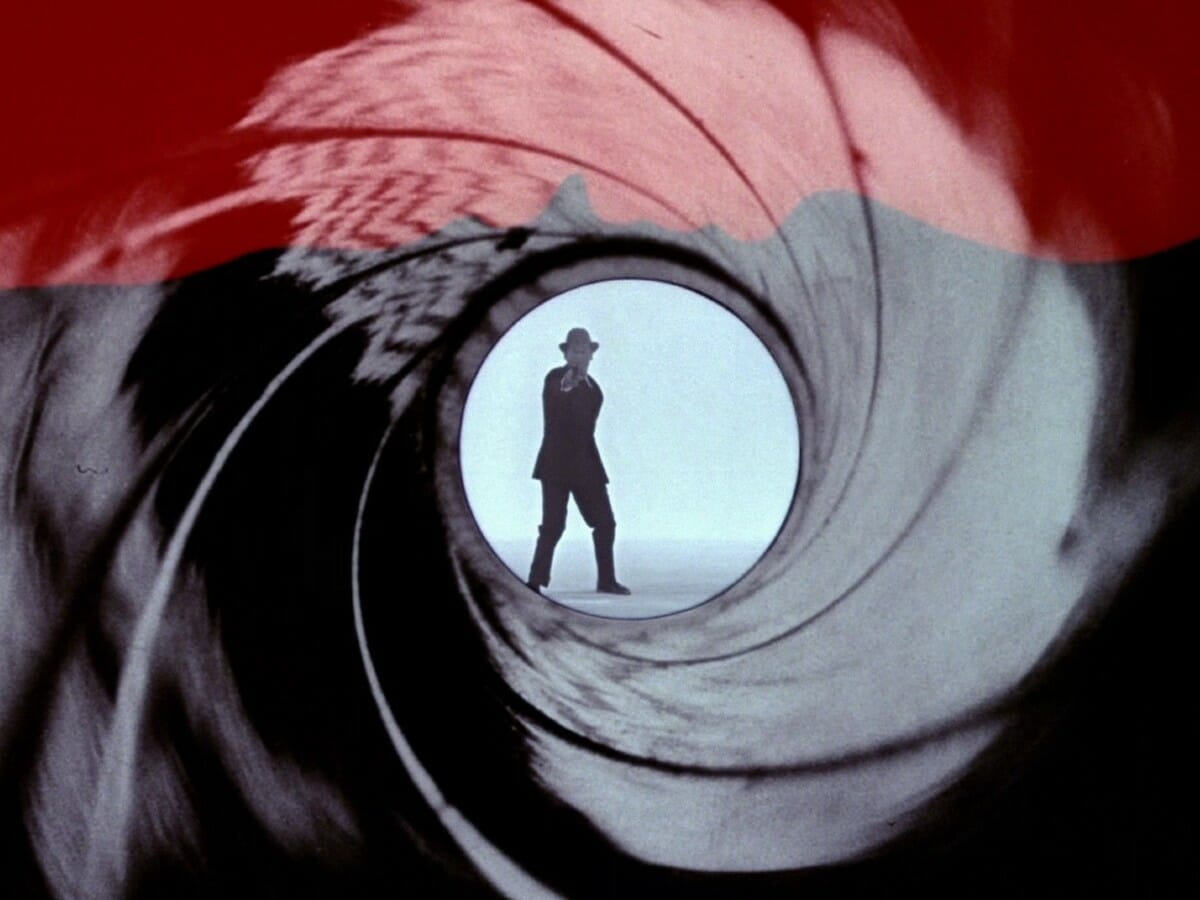 George Lazenby na icônica sequência de abertura de 007