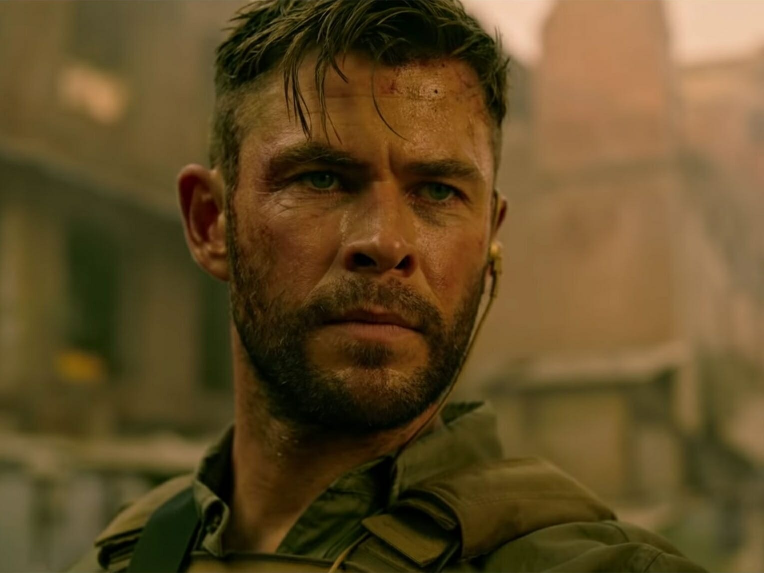Chris Hemsworth no filme Resgate 